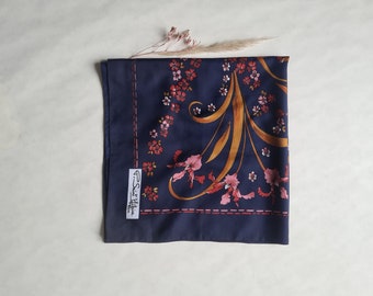 Vintage foulard carré St Hilaire/Tergal polyester/bleu marine rose jaune rouge fleurs/accessoire mode rétro chic/tour de cou étole écharpe