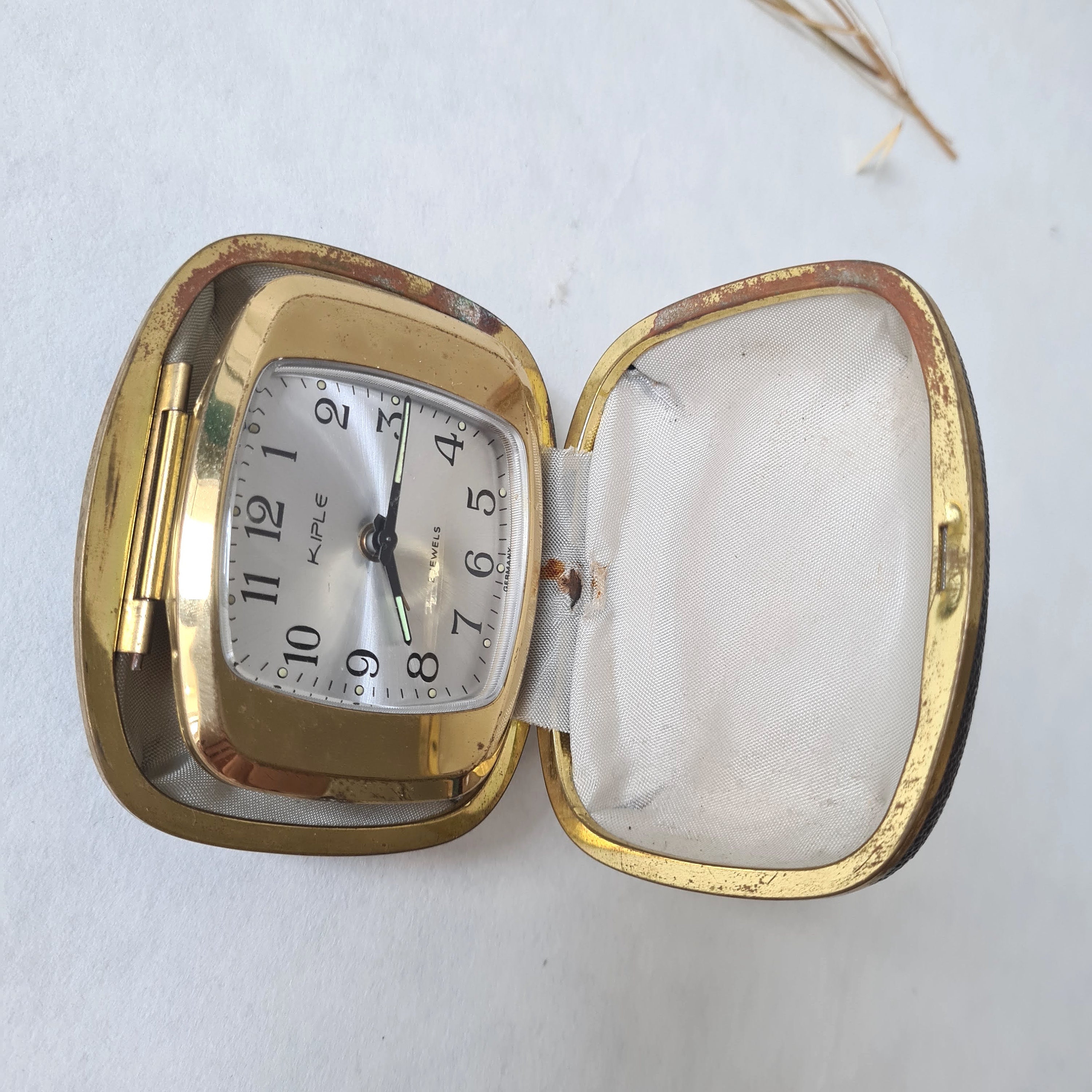 Réveil De Voyage Réveil Avec Boîtier Carré En Métal, Petite Horloge Carrée À Piles Sans Tic-Tac