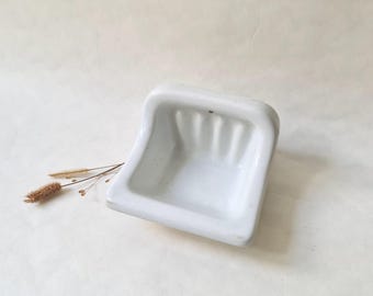 Vintage white ceramic wall-mounted soap dish/bathroom/kitchen/1950s-1960s/French retro decor/country chic