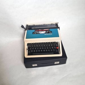 Vintage mechanical typewriter/Underwood 315/blue retro office secretariat writer author/Azerty ribbon/70s flea market/tool collection old