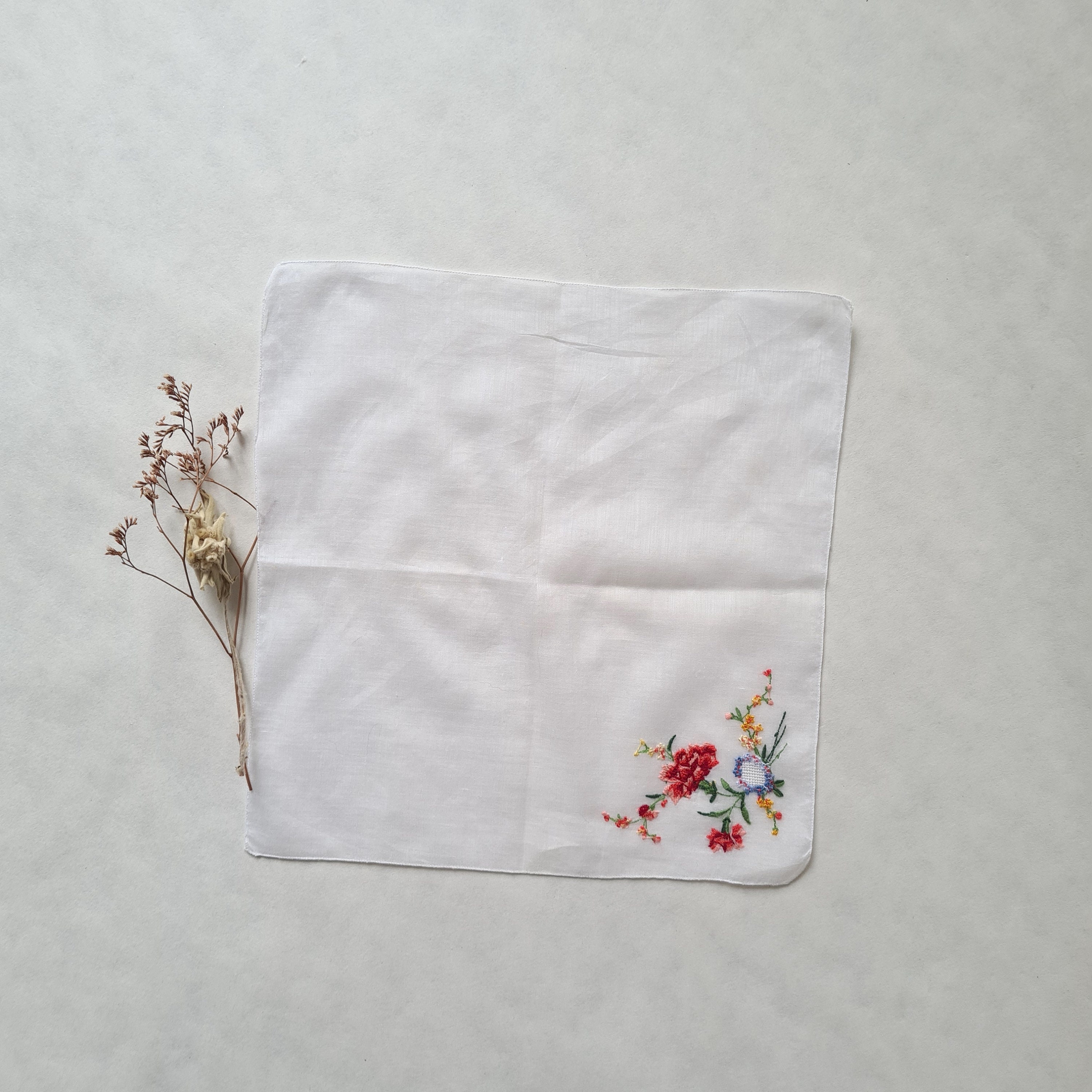 Vintage White Cotton Embroidered Handkerchief/handmade