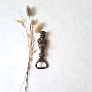 Vintage bottle opener bottle opener bar/metal bronze golden patina/figurine carved character King/old collectible retro curiosity cabinet