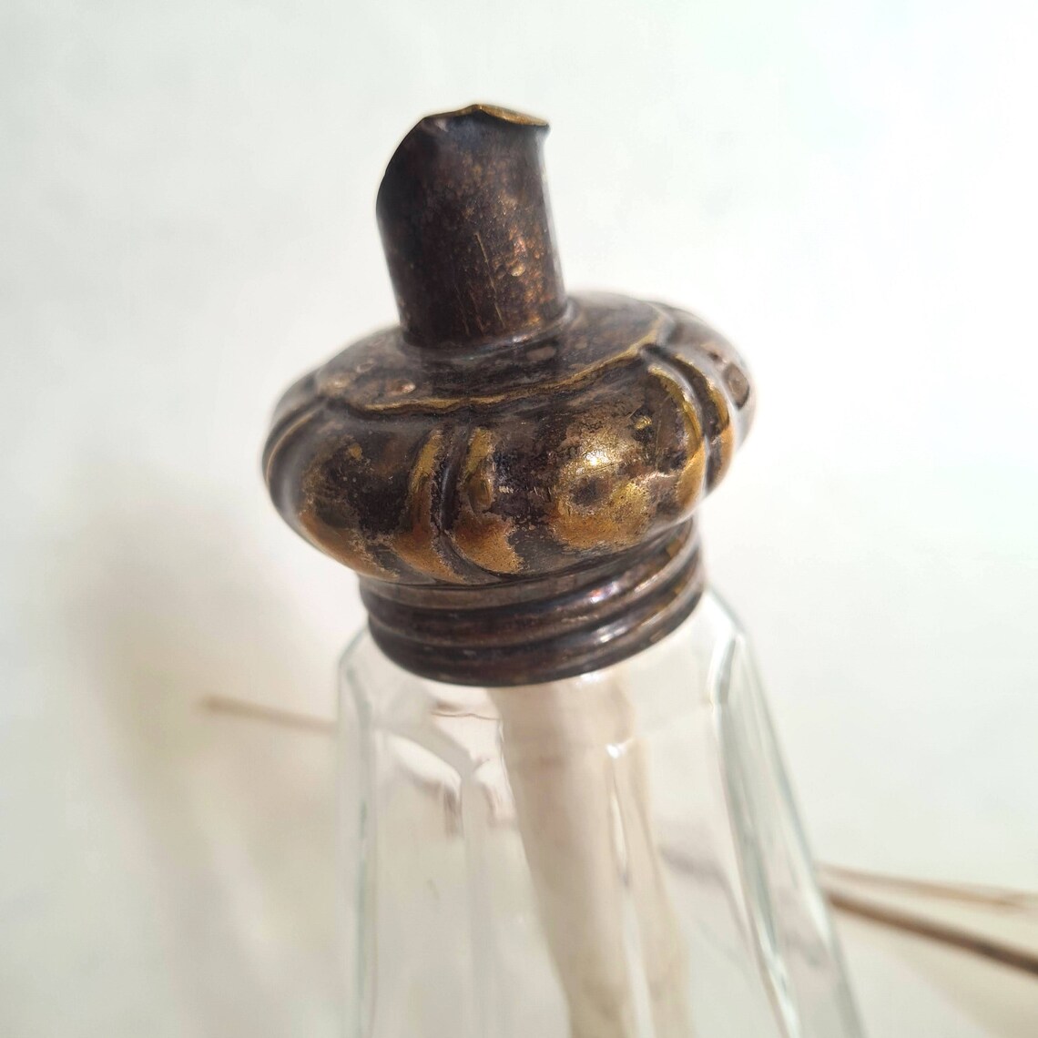 ANCIENNE SAUPOUDREUSE SUCRIÈRE en métal argenté et Verre EUR 20,00