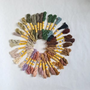Vintage haberdashery 35 thread pure virgin wool tapestry sewing works needles Colbert made in France multicolored supply to sew craft French