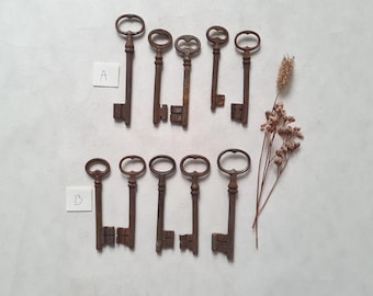 Juego de 4 llaves antiguas de hierro forjado / cerradura antigua / herrería antigua / colección decorativa / estilo rústico chic / tipo de cerradura de paleta / llaves francesas