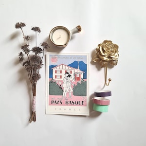 Vintage panier osier garni corbeille Pays Basque carte postale bougeoir porcelaine ruban adhésif patère crochet fleur doré or cadeau décor