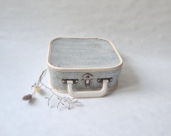 Vintage valise carton/blanc bleu/mallette valisette rangement naissance/poignée fermeture métal/rétro ancien époque années 60/français