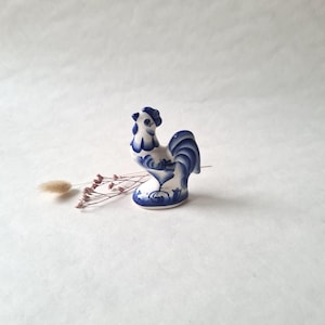 Vintage ceramic porcelain rooster/white blue varnish/chic countryside/decor decoration/statuette figurine trinket/handmade artisanal craft