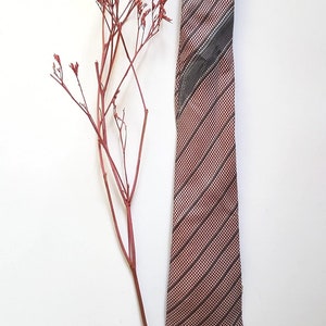 Vintage silk tie suit fashion Jacques Esterel France thrift store beige red striped stripes checks flea market accessory knot neck collar