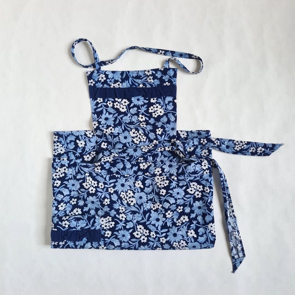 Vintage tablier cuisine coton linge coton bleu blanc fleur motif fleuri fait main à nouer friperie lavable ancien France français cuisinière