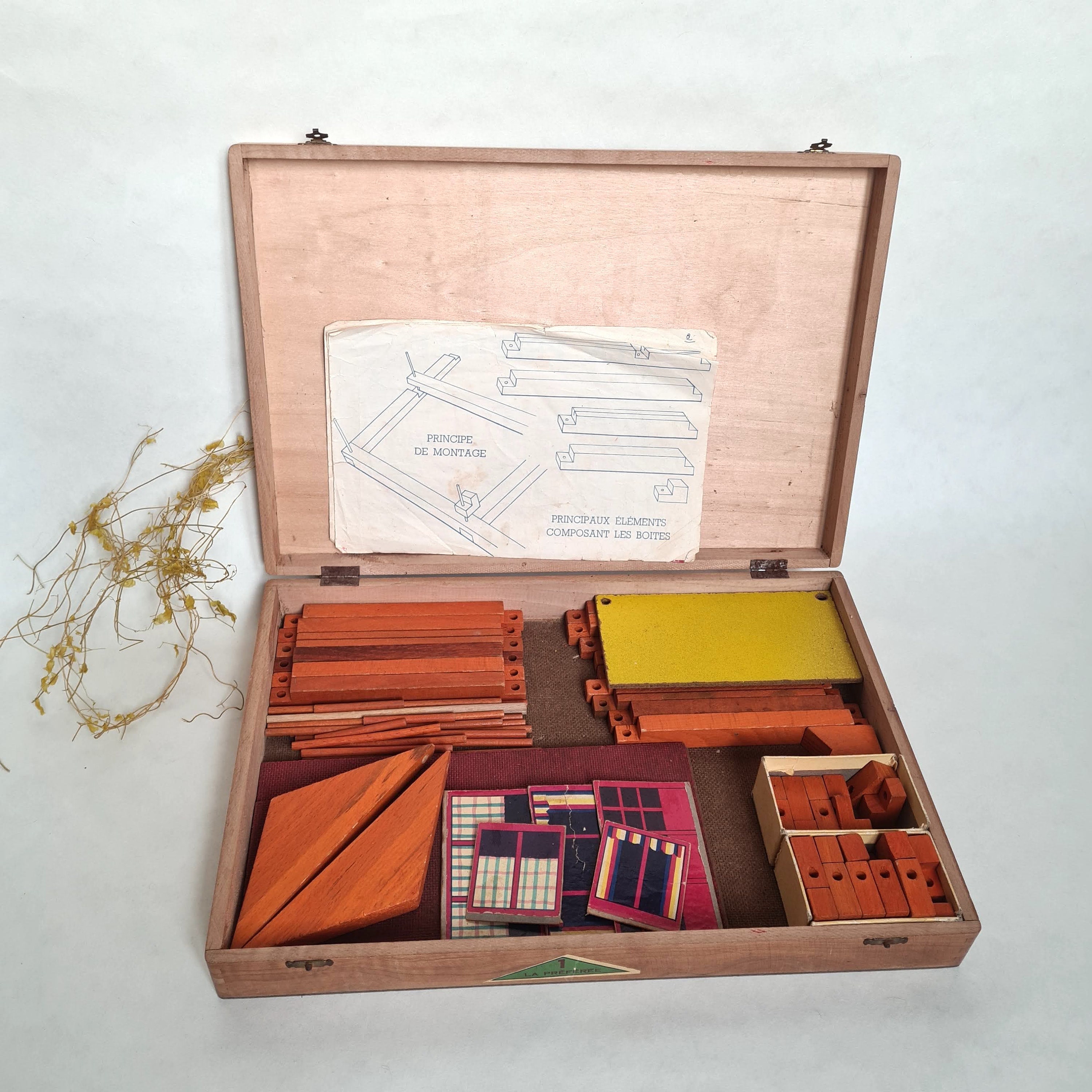 Jeu De Construction En Bois Vintage JURA Années 1950 - Dans Son Coffret, état Quasi Neuf.