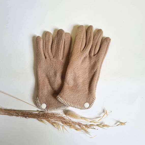 Vintage paire gants hiver beige blanc bouton surpiqure chaud doux polaire  accessoire habit habillage friperie vêtement homme femme retro -  France