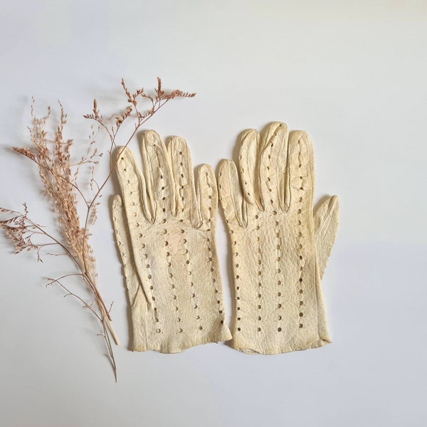 Vintage pair of white leather gloves with openwork holes size S winter fashion accessory driving leather goods chic retro style 60s French