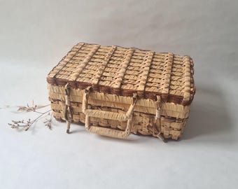 Vintage suitcase/wicker rattan/1960s-70s/boho bohemian/storage decoration/handmade/country chic/luggage basket/picnic garden party