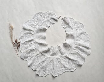 Vintage large fashion collar/removable/embroidered lace embroidery/hand sewn/antique century period/French chic France/textile accessory
