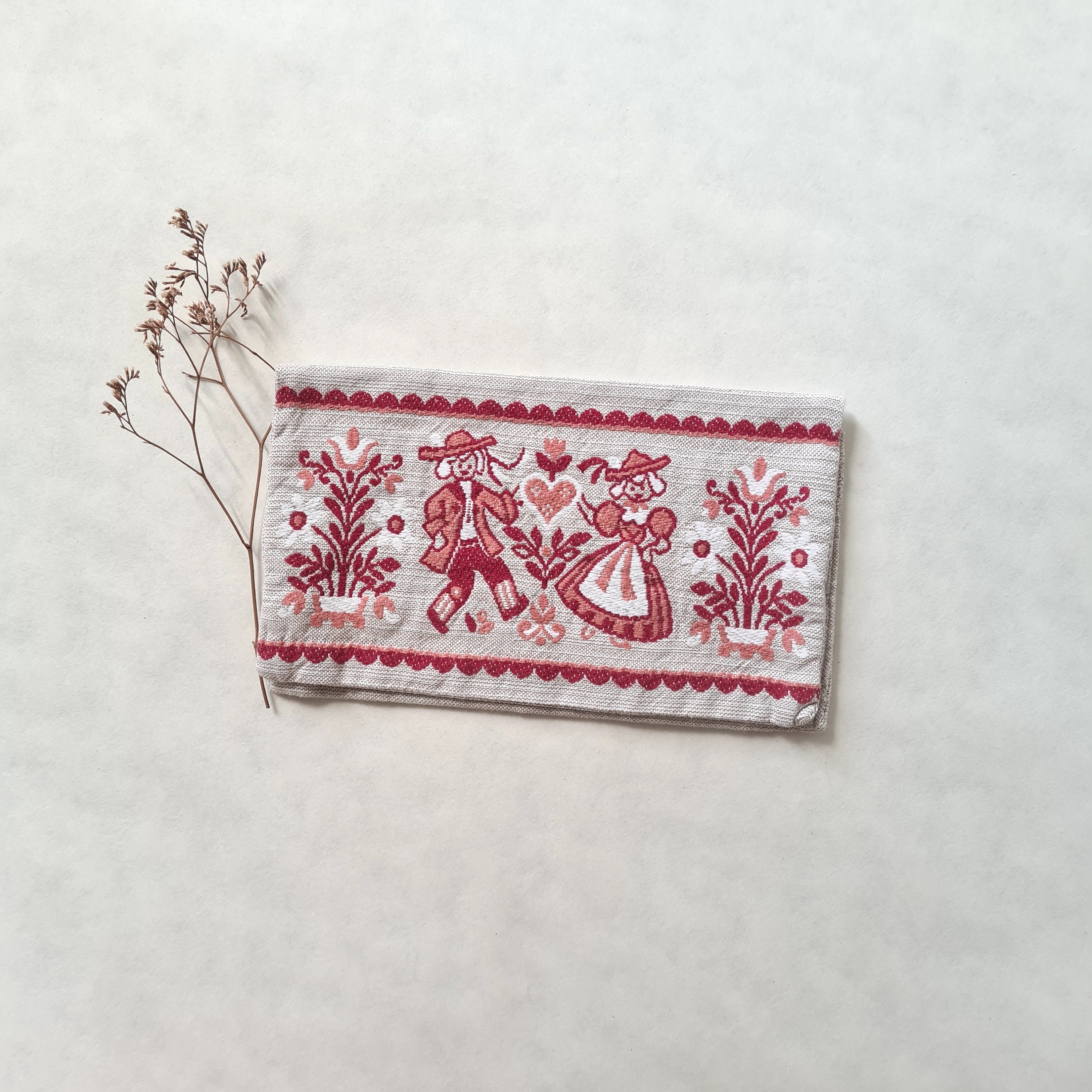 Six Pochettes anciennes brodées pour Serviette de table