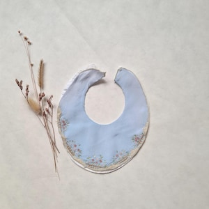 Vintage cotton bib/30s-40s/white blue/embroidered fine embroidery/hand-sewn/first age baby/floral flower pattern/French old period clothing