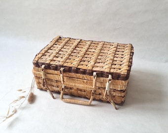 Vintage wicker rattan suitcase/boho shabby chic/bohemian chic/decorative storage/retro luggage/country style/trunk/suitcase/1960s 1970s
