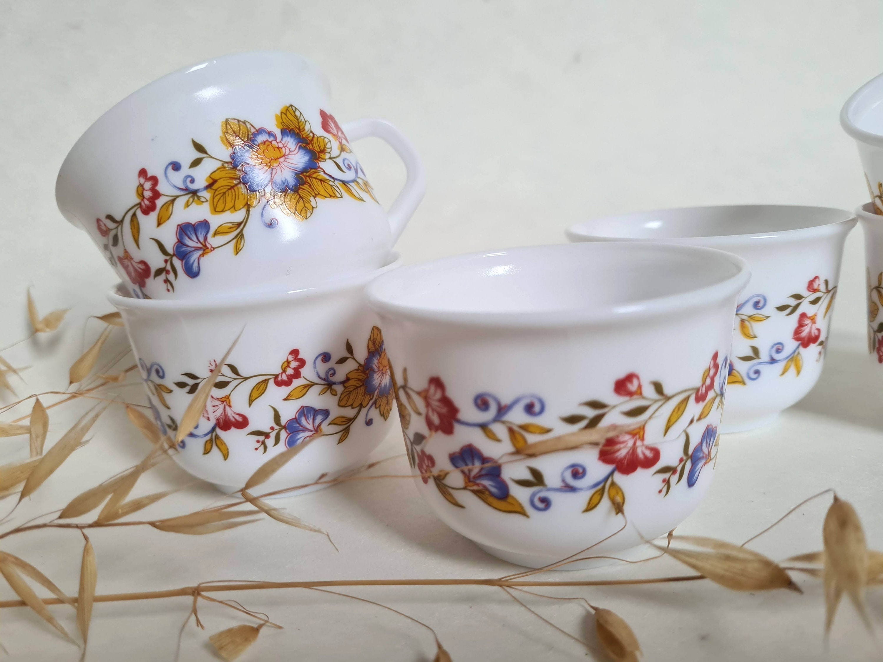 Lot De 8 Tasses à Café Arcopal France Vintage - Décor Fleuri Bleu Sur Fond Opale - Années 70