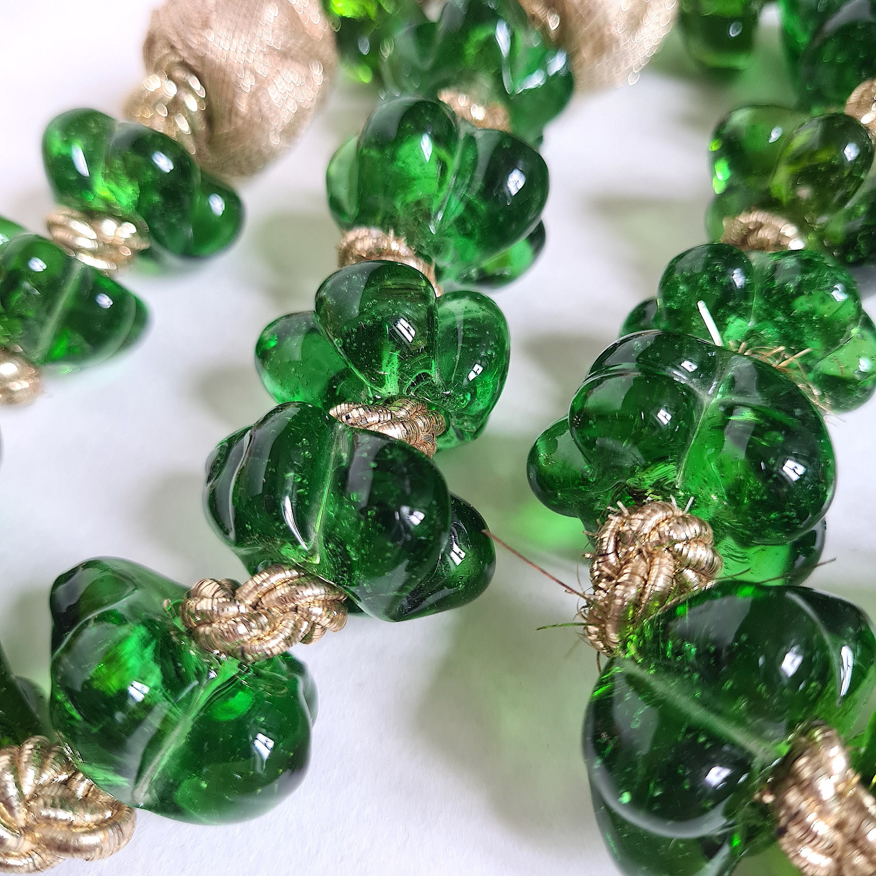 Vintage bijoux collier sautoir 30 perles vertes verre /ijouterie artisanal fait main/pendentif doré pompon/mode verrerie bohème chapelet - France