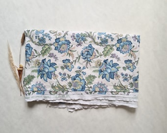 Vintage cotton fabric/white blue green floral flower pattern/haberdashery sewing/furnishing textile/old retro chic 50s-60s Urgé Paris France