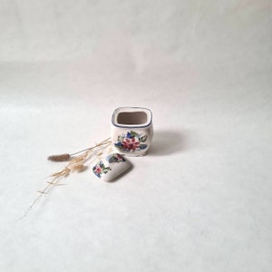 Cerámica vintage/tarro de especias/tapa de cerámica/recipiente de porcelana/estampado de flores blancas/pintado a mano/rosa, azul, verde/antiguo hecho a mano en Francia