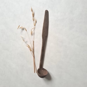 Vintage small solid wood ladle/walnut shell pouch/old rustic/kitchen utensil from the 1950s/countryside/artisanal handmade/portion spoon