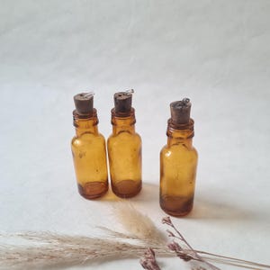 Vintage 3 amber glass bottles/cork stopper/dropper/chemistry laboratory/curiosity cabinet/rare collection/apothecary decoration/chemist