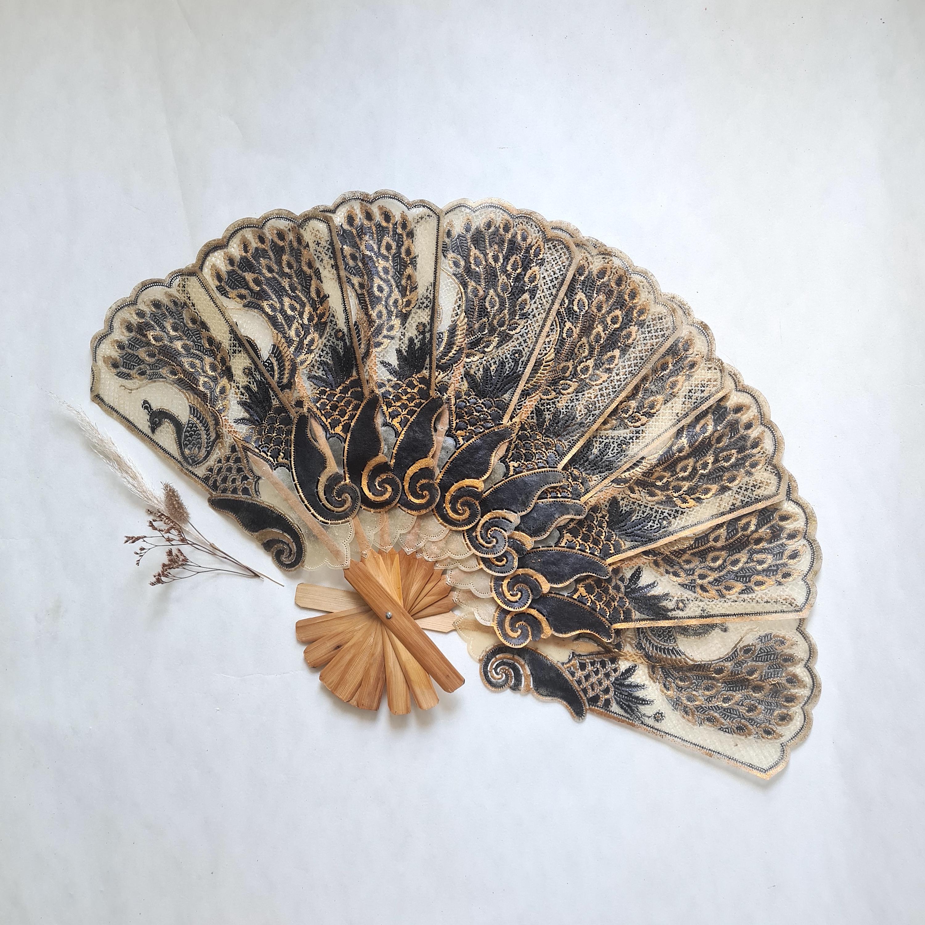 ヴィンテージ扇子/木製竹/革の葉/大きな透かし彫り/黒黄白/孔雀模様