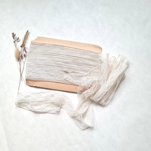 Vintage needlepoint lace/hand-sewn/gauze tulle/flower motif/Alençon France French/1900s era/haute couture/bourgeois fashion/sewing tool