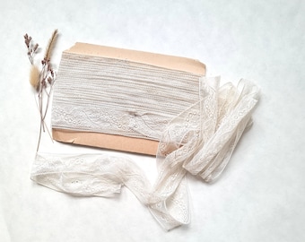 Vintage needlepoint lace/hand-sewn/gauze tulle/flower motif/Alençon France French/1900s era/haute couture/bourgeois fashion/sewing tool