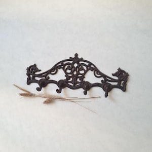 Vintage Garderobe aus Gusseisen/4 Haken/Wandhaken/drinnen draußen/dekoratives Aufhängen/Landhaus-Chic-Dekoration/Garteneingang