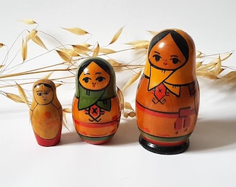 Vintage Russian dolls hand painted wood nesting old game toy collectible flea market small traditional handcrafted art 60s set 3 wooden