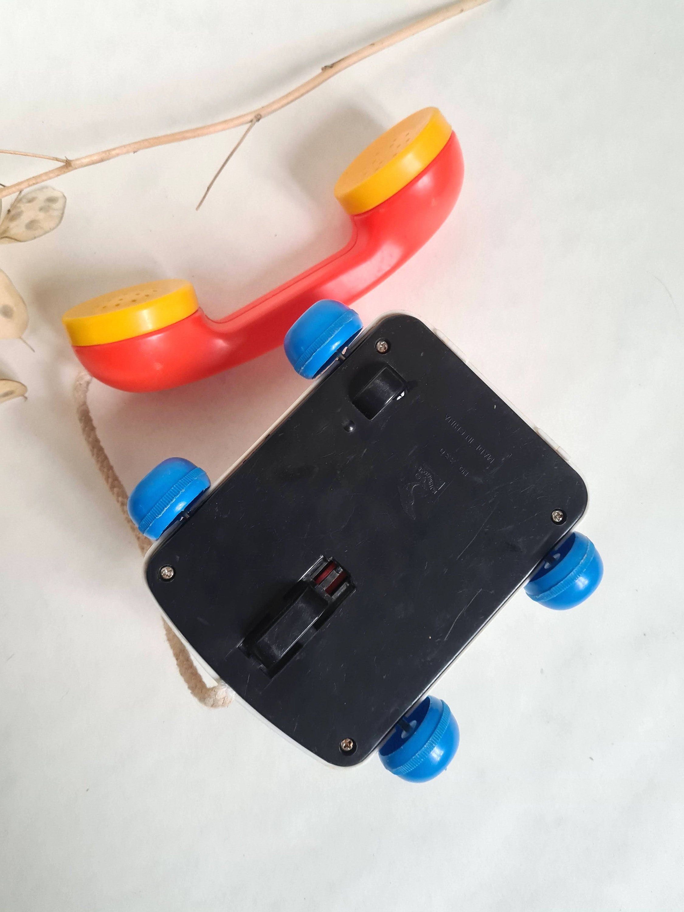 Vintage giocattolo gioco telefono ruota di plastica per tirare bambino  bambino prima età collezione nostalgia infanzia quadrante rosso francia  francese vecchio -  Italia