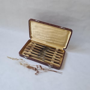 Rack avec ustensiles de cuisine - Laiton - Première moitié