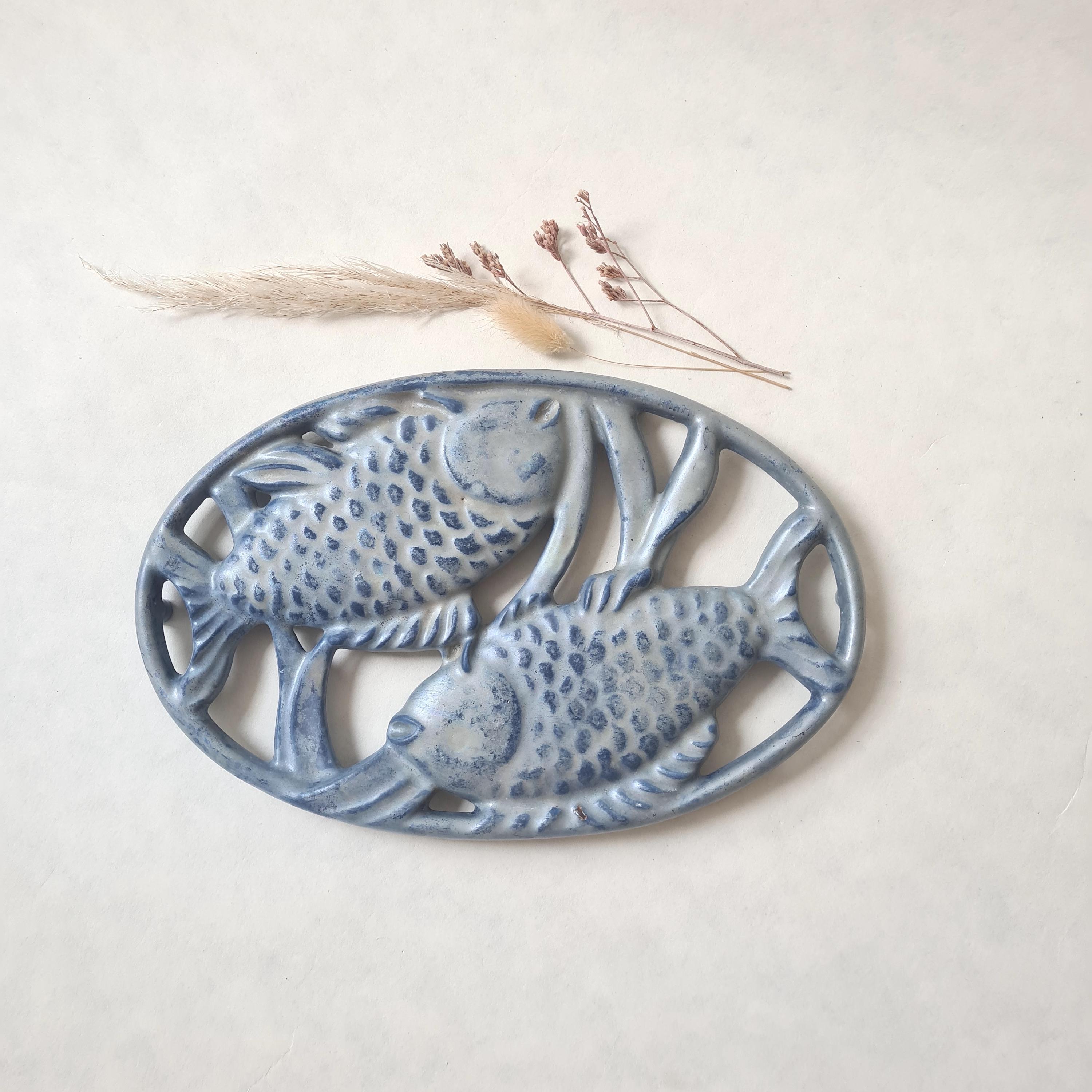 Vintage trivet/varnished enameled cast iron/blue color/fish pattern/cut relief/decorative decor/chic table/kitchen dining room