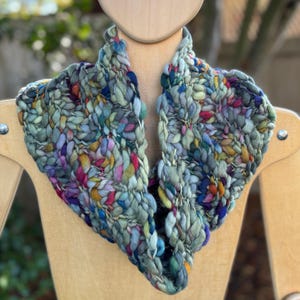 Hand gestrickter Schlauchschal