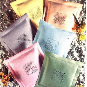 Grilles de broderie Zweigart pour panneaux, échantillonneurs et vaisselle.