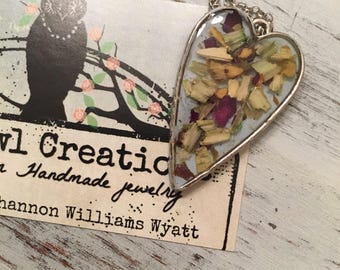 Dried flowers keepsake boho heart pendant necklace