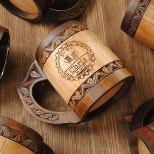 Trauzeugen Bierkrug mit Monogramm Bierkrug aus Holz Bierkrug aus Holz Bierkrug für Geburtstag Papa Freund Geschenk personalisiertes Hochzeitsgeschenk für Bräutigam Trauzeugen Trauzeuge