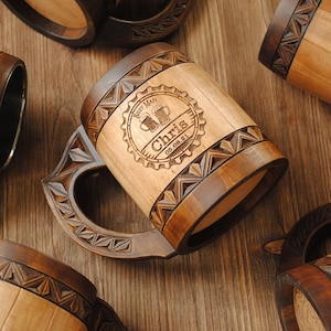 Trauzeugen Bierkrug mit Monogramm Bierkrug aus Holz Bierkrug aus Holz Bierkrug für Geburtstag Papa Freund Geschenk personalisiertes Hochzeitsgeschenk für Bräutigam Trauzeugen Trauzeuge