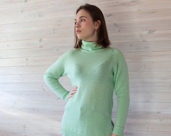 Mint-coloured merino wool sweater for women