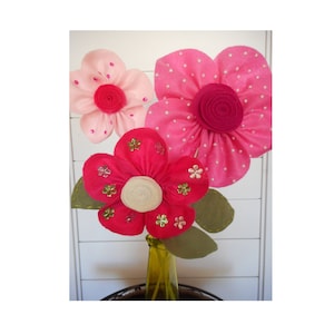 Felt Flower pattern tutorial how to make felt flowers - gift kids room decor - diy crafts gifts