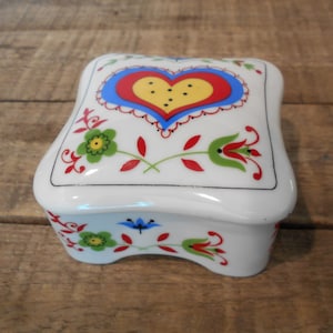 Ceramic Trinket Box - Takahashi San Francisco - Hearts & Flowers