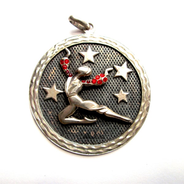 Fabuleux vintage Sterling Silver 925 27g Médaillon Estampillé PLAFINA HAND MADE Leaping Dancer Stars Red Pave Strass Ballet Jump Leap