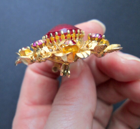 Vintage Brooch Pin Floral Gold Tone Ruby Red Fusc… - image 3