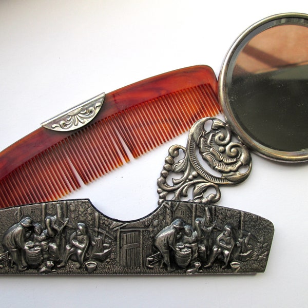 Ensemble de vanité vintage peigne et miroir à main plaqué argent repoussé Hans Jensen du DANEMARK signé marqué scène de taverne