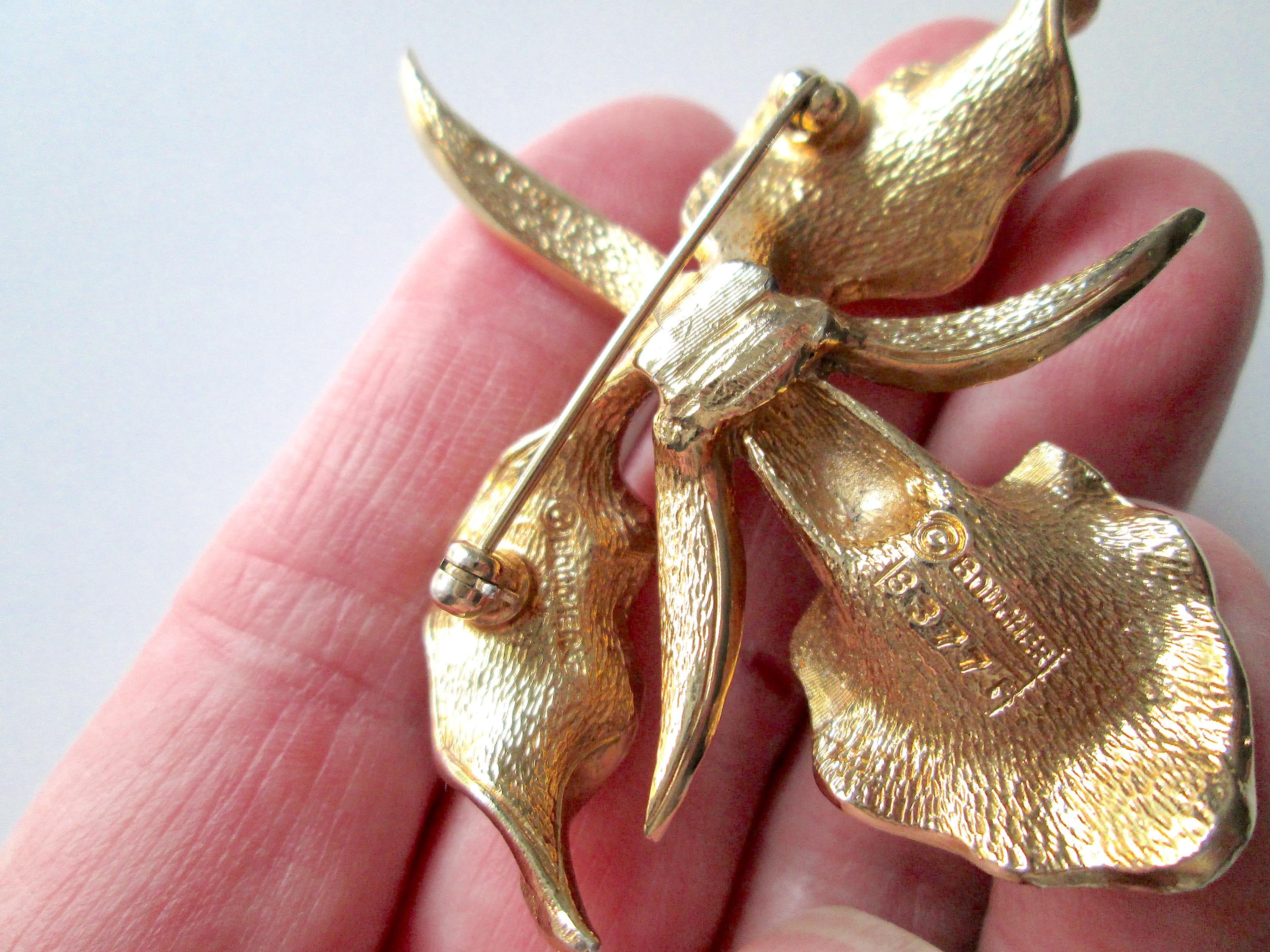 クラシックなヴィンテージブローチ、署名入り©BOUCHER 8377