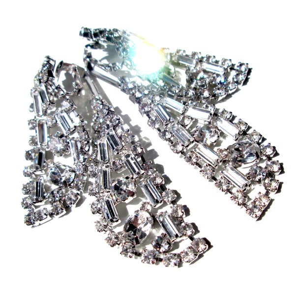 Fabulous Vintage Clip On Earrings Chandelier Dangle Drop Estate Sparkly Clear Rhinestones Silver Tone Princess Amanda Borghese AB CHINA