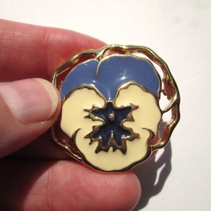 Vintage Avon Full Bloom Pansy Brooch Flower Enamel Enameled Opaque Cream Periwinkle Indigo Navy Shades of Blue Gold Tone Denim Tones image 7